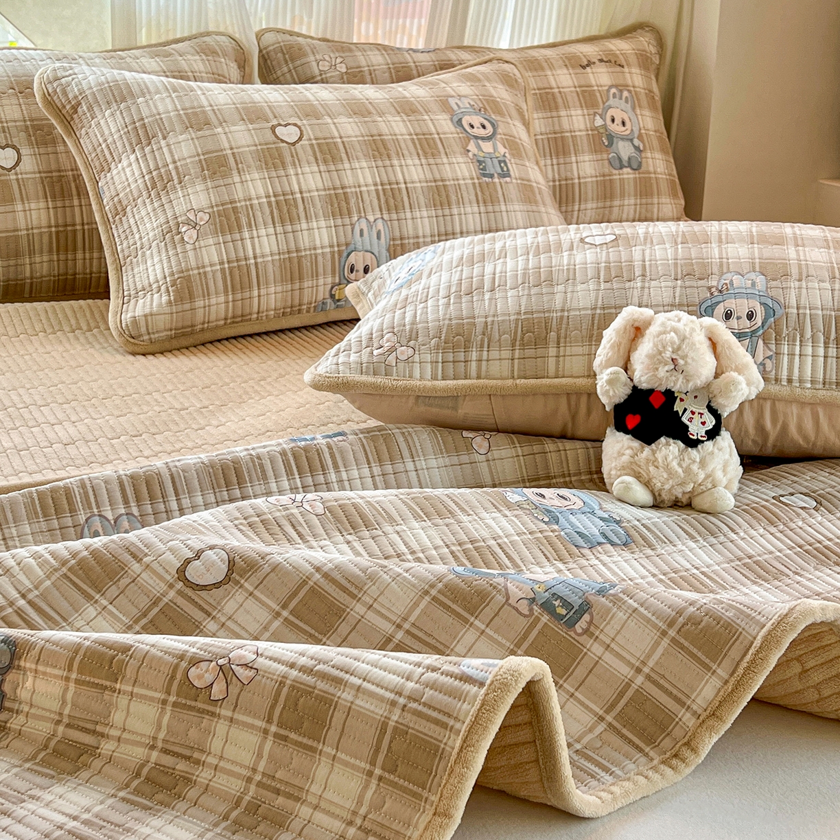 91家纺网 家纺一手货源 找家纺 X猫先生 2025新品棉加绒床盖一面全棉一面牛奶绒床盖炕盖加厚床单床垫四季款系列二 拉布兔兔（A棉B绒）