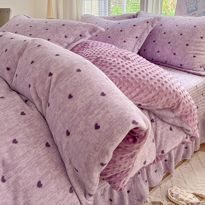 91家纺网 家纺一手货源 找家纺 一比一 2025新款加厚保暖豆豆牛奶绒床盖款四件套紫色小心心