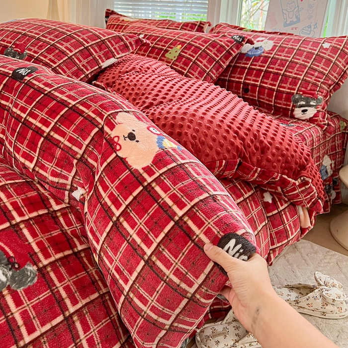 91家纺网 家纺一手货源 找家纺 一比一 2025新款加厚保暖豆豆牛奶绒床盖款四件套奥丁派对