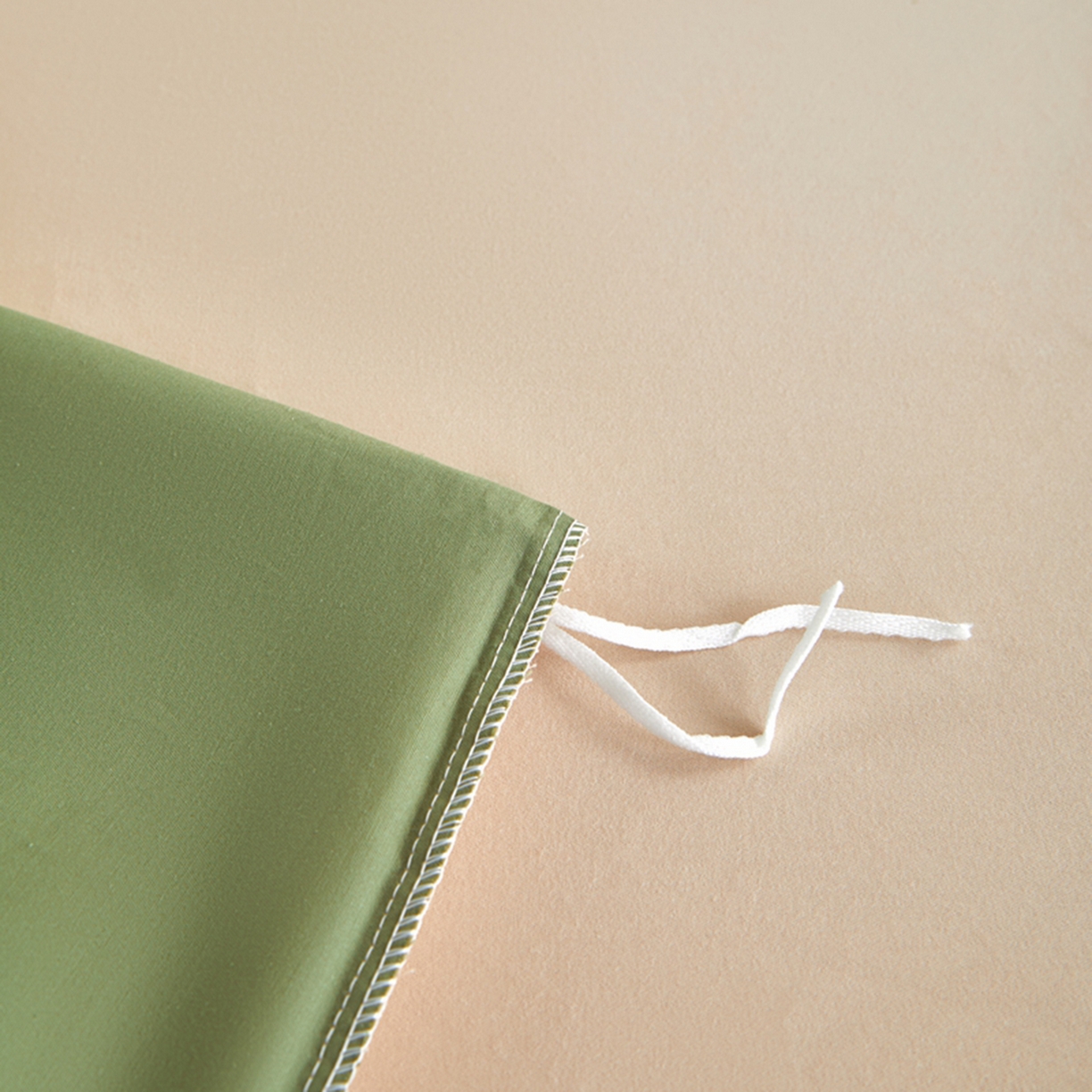 91家纺网 家纺一手货源 找家纺 润肤居 2025新款全棉纯色双拼加厚磨毛四件套 复古绿+杏驼色