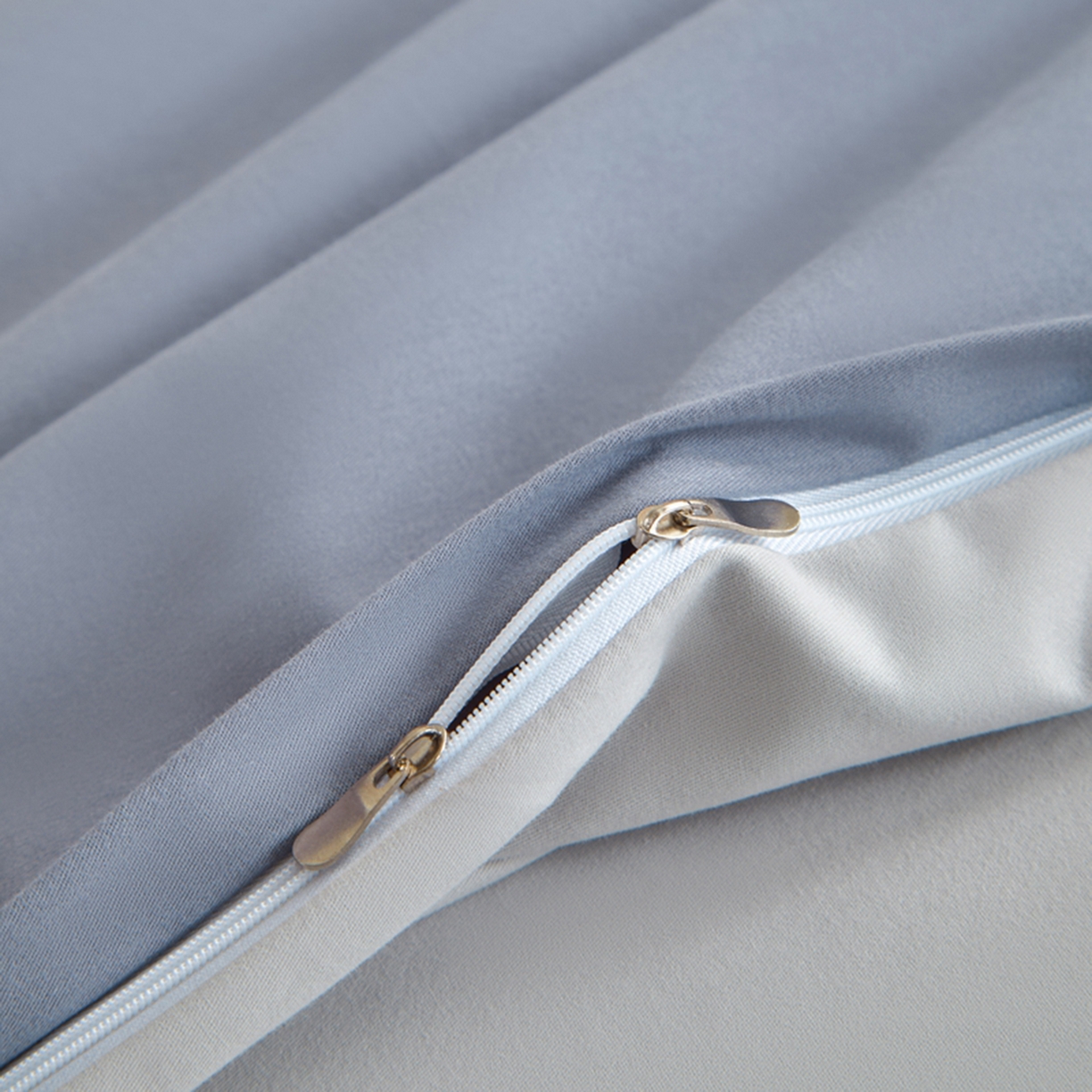 91家纺网 家纺一手货源 找家纺 润肤居 2025新款全棉纯色双拼加厚磨毛四件套 蓝莓+浅灰