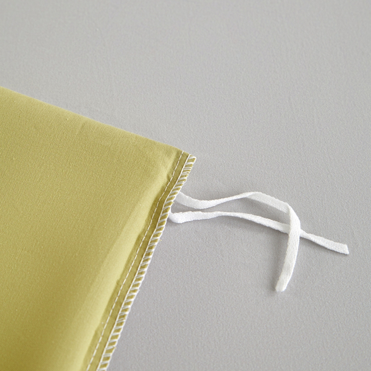 91家纺网 家纺一手货源 找家纺 润肤居 2025新款全棉纯色双拼加厚磨毛四件套 尼罗绿+浅灰