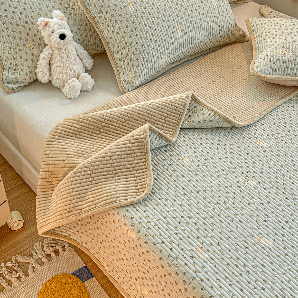 91家纺网 家纺一手货源 找家纺 X猫先生 2025新品棉加绒床盖一面全棉一面牛奶绒床盖炕盖加厚床单床垫四季款系列二 春游兔兔（A棉B绒）