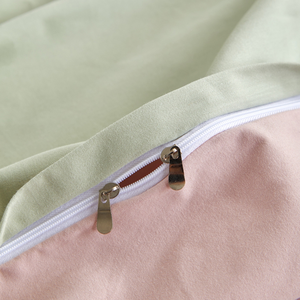 91家纺网 家纺一手货源 找家纺 润肤居 2025新款全棉纯色双拼加厚磨毛四件套 青绿+豆沙