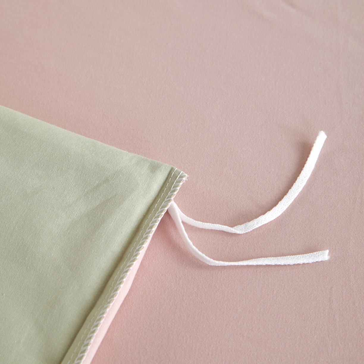 91家纺网 家纺一手货源 找家纺 润肤居 2025新款全棉纯色双拼加厚磨毛四件套 青绿+豆沙