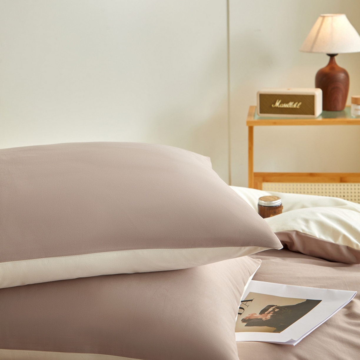 91家纺网 家纺一手货源 找家纺 润肤居 2025新款全棉纯色双拼加厚磨毛四件套 丝绒拿铁+奶油黄