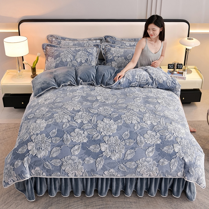 91家纺网 家纺一手货源 找家纺 绘萱2025新品爆款8斤包边印花牛奶绒四件套床裙款法莱绒金貂貂狐 云梦花都-灰