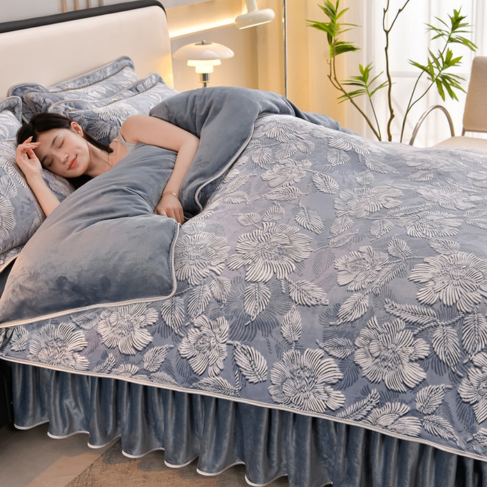 91家纺网 家纺一手货源 找家纺 绘萱2025新品爆款8斤包边印花牛奶绒四件套床裙款法莱绒金貂貂狐 云梦花都-灰