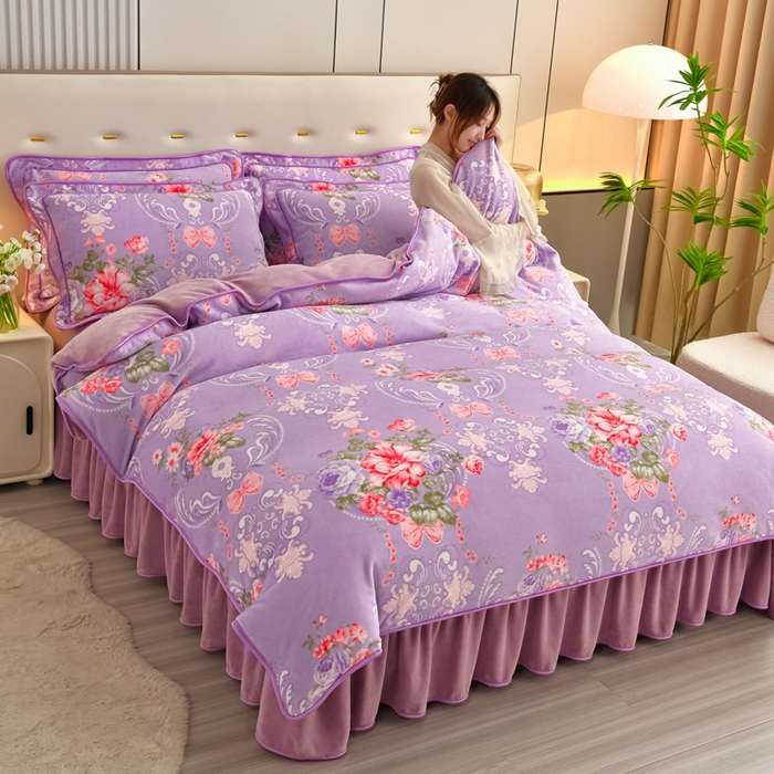 91家纺网 家纺一手货源 找家纺 绘萱2025新品爆款8斤包边印花牛奶绒四件套床裙款法莱绒金貂貂狐 云尚花谷-紫