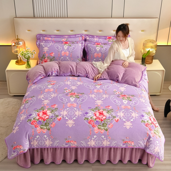 91家纺网 家纺一手货源 找家纺 绘萱2025新品爆款8斤包边印花牛奶绒四件套床裙款法莱绒金貂貂狐 云尚花谷-紫