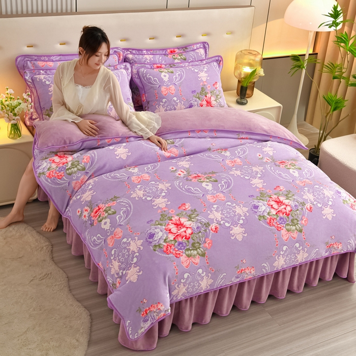 91家纺网 家纺一手货源 找家纺 绘萱2025新品爆款8斤包边印花牛奶绒四件套床裙款法莱绒金貂貂狐 云尚花谷-紫