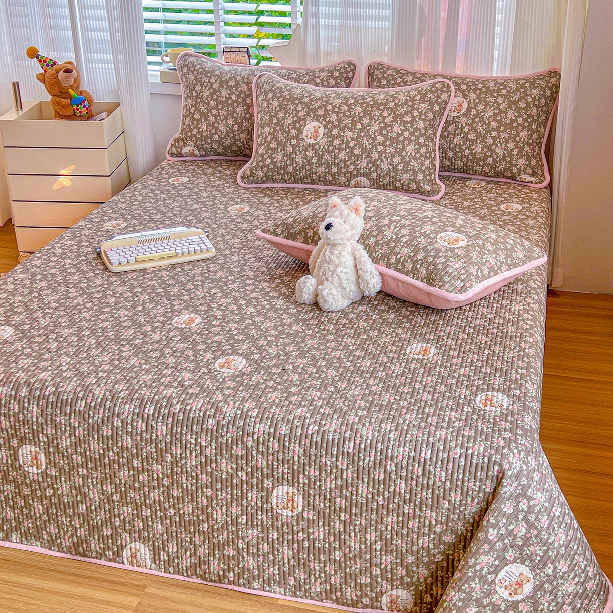 91家纺网 家纺一手货源 找家纺 X猫先生 2025新品棉加绒床盖一面全棉一面牛奶绒床盖炕盖加厚床单床垫四季款系列二 繁花小熊（A棉B绒）