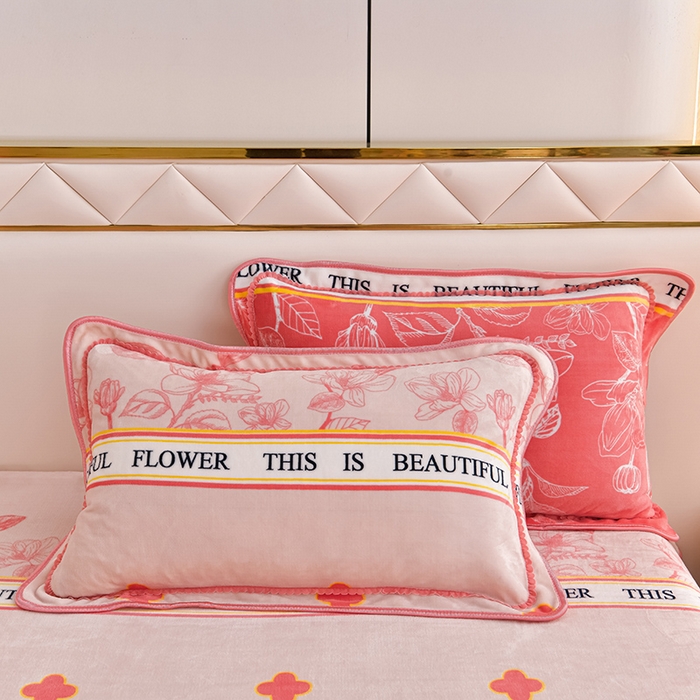 91家纺网 家纺一手货源 找家纺 绘萱2025新品爆款8斤包边印花牛奶绒四件套床裙款法莱绒金貂貂狐 枝繁叶茂-粉