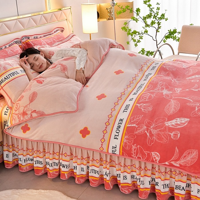 91家纺网 家纺一手货源 找家纺 绘萱2025新品爆款8斤包边印花牛奶绒四件套床裙款法莱绒金貂貂狐 枝繁叶茂-粉