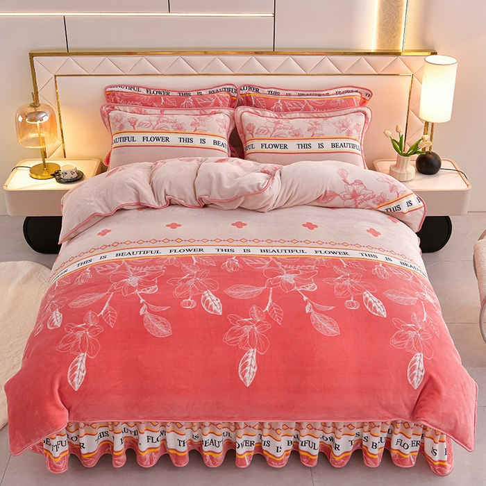 91家纺网 家纺一手货源 找家纺 绘萱2025新品爆款8斤包边印花牛奶绒四件套床裙款法莱绒金貂貂狐 枝繁叶茂-粉