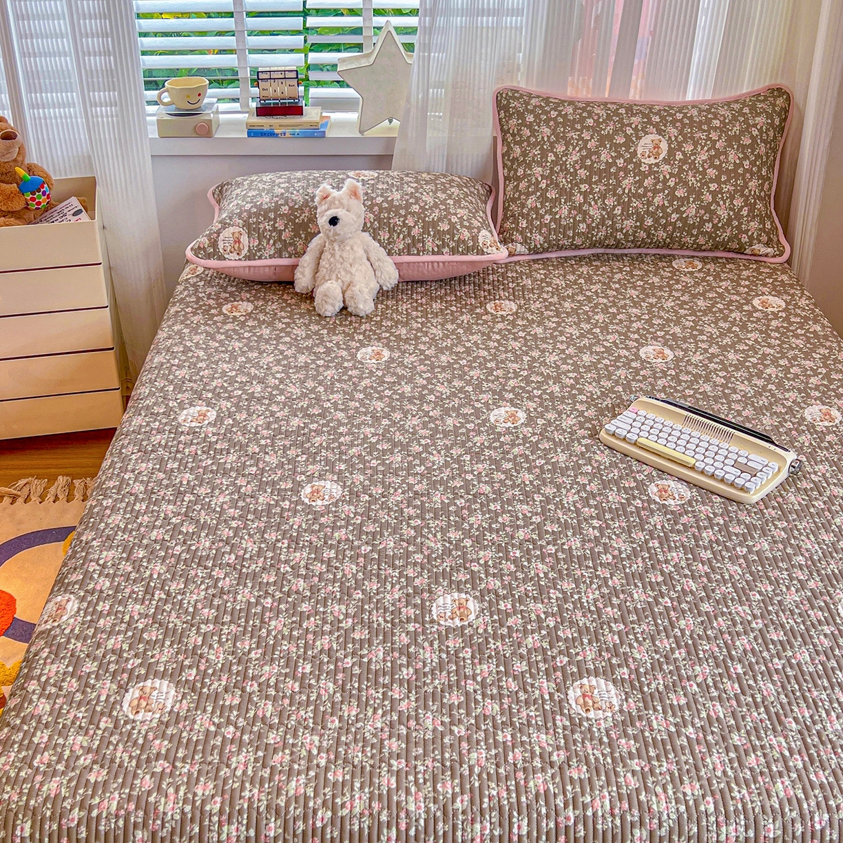 91家纺网 家纺一手货源 找家纺 X猫先生 2025新品棉加绒床盖一面全棉一面牛奶绒床盖炕盖加厚床单床垫四季款系列二 繁花小熊（A棉B绒）