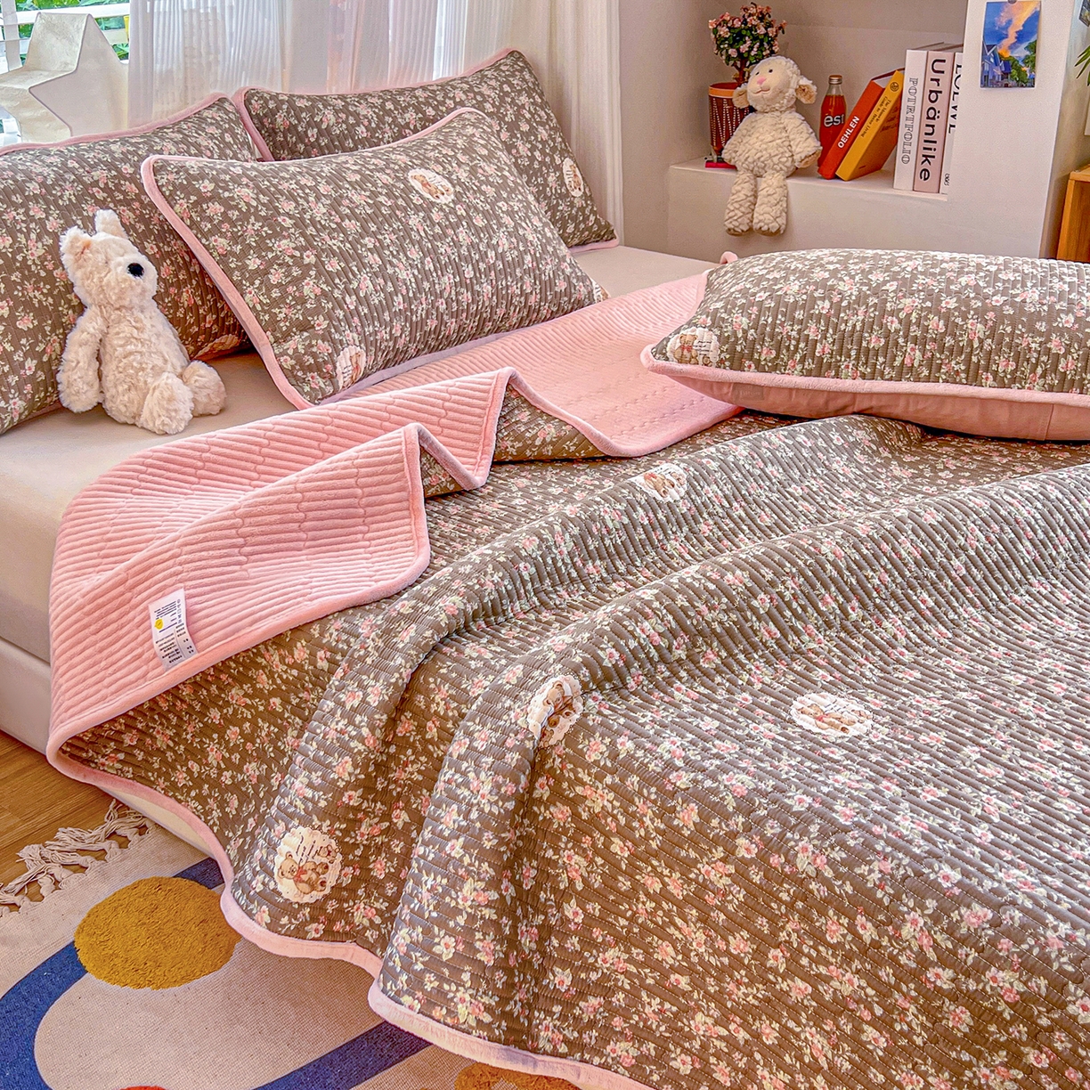 91家纺网 家纺一手货源 找家纺 X猫先生 2025新品棉加绒床盖一面全棉一面牛奶绒床盖炕盖加厚床单床垫四季款系列二 繁花小熊（A棉B绒）