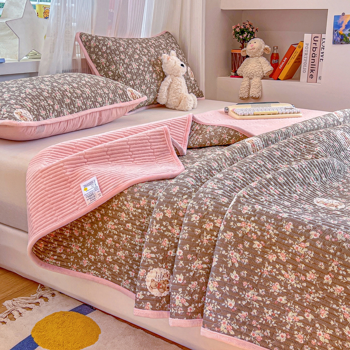 91家纺网 家纺一手货源 找家纺 X猫先生 2025新品棉加绒床盖一面全棉一面牛奶绒床盖炕盖加厚床单床垫四季款系列二 繁花小熊（A棉B绒）