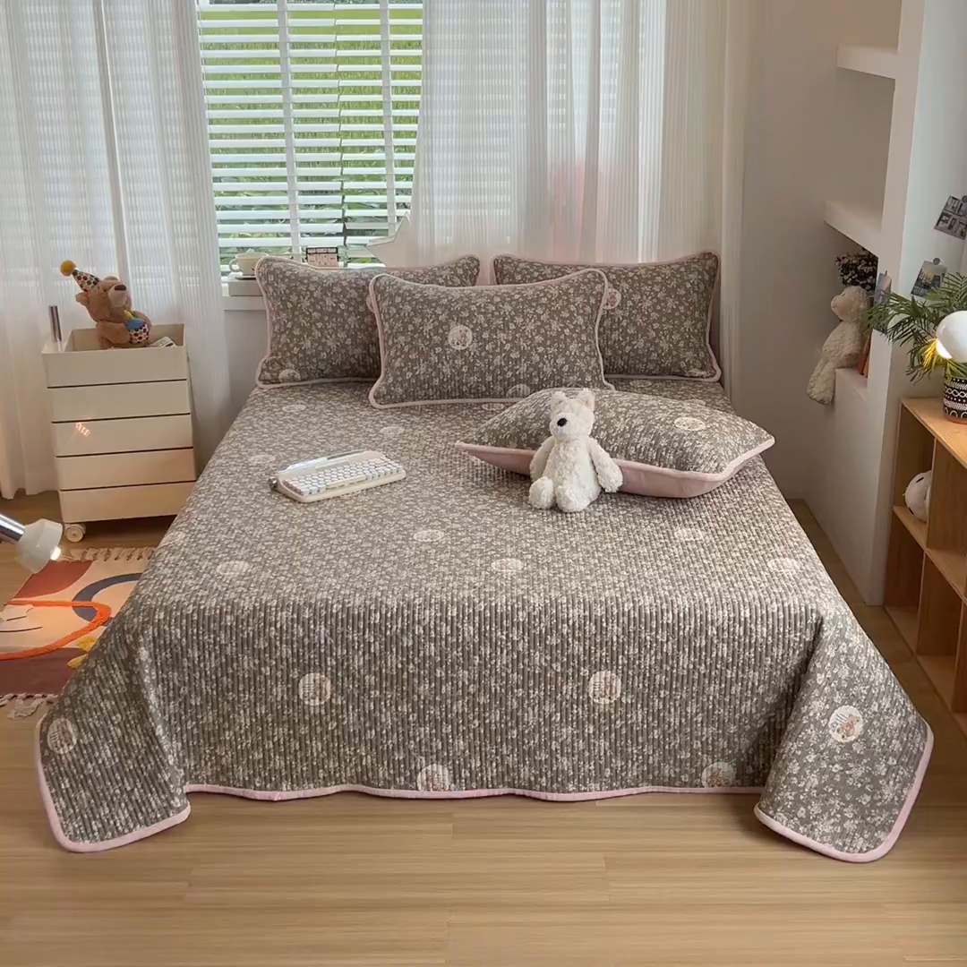 91家纺网 家纺一手货源 找家纺 X猫先生 2025新品棉加绒床盖一面全棉一面牛奶绒床盖炕盖加厚床单床垫四季款系列二 繁花小熊（A棉B绒）