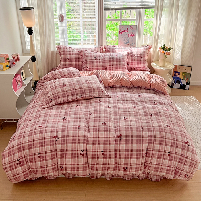 91家纺网 家纺一手货源 找家纺 一比一 2025新款加厚保暖豆豆牛奶绒床盖款四件套车厘子