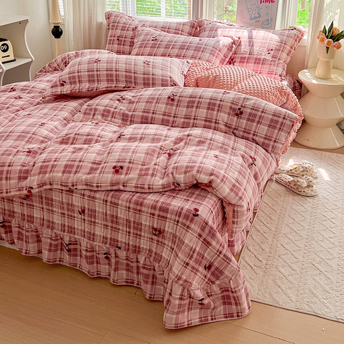 91家纺网 家纺一手货源 找家纺 一比一 2025新款加厚保暖豆豆牛奶绒床盖款四件套车厘子