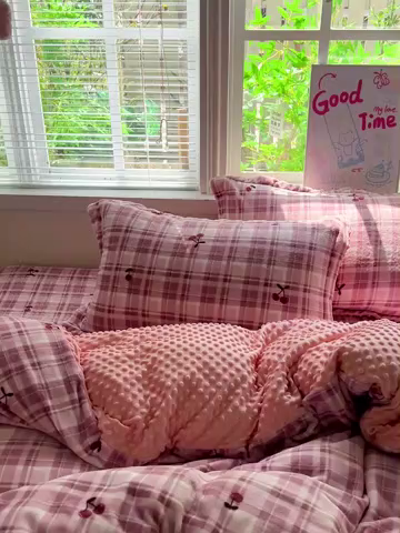 91家纺网 家纺一手货源 找家纺 一比一 2025新款加厚保暖豆豆牛奶绒床盖款四件套车厘子