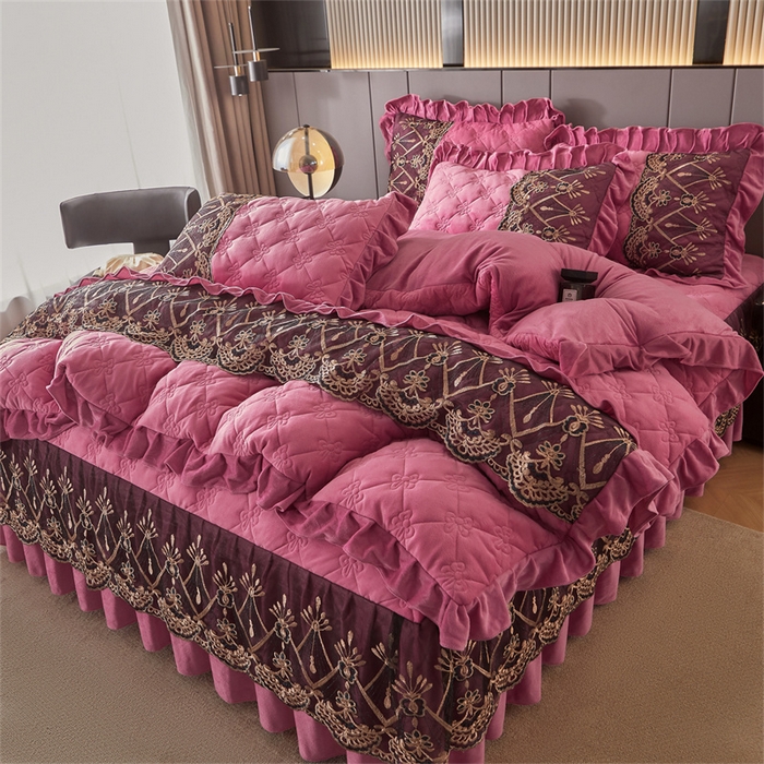 91家纺网 家纺一手货源 找家纺 屹成家纺2025新款水晶绒夹棉绗缝床裙四件套（塞纳河畔）四件套起售价不低于230元 豆沙