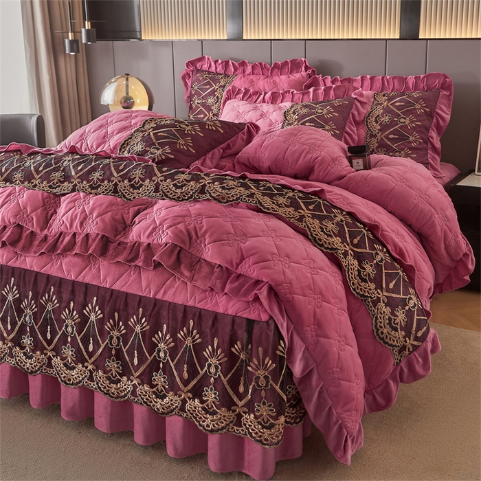 91家纺网 家纺一手货源 找家纺 屹成家纺2025新款水晶绒夹棉绗缝床裙四件套（塞纳河畔）四件套起售价不低于230元 豆沙