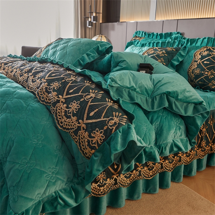 91家纺网 家纺一手货源 找家纺 屹成家纺2025新款水晶绒夹棉绗缝床裙四件套（塞纳河畔）四件套起售价不低于230元 翡翠绿