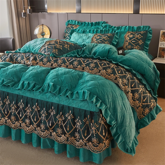 91家纺网 家纺一手货源 找家纺 屹成家纺2025新款水晶绒夹棉绗缝床裙四件套（塞纳河畔）四件套起售价不低于230元 翡翠绿