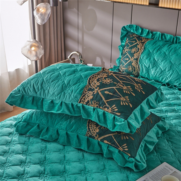 91家纺网 家纺一手货源 找家纺 屹成家纺2025新款水晶绒夹棉绗缝床裙四件套（塞纳河畔）四件套起售价不低于230元 翡翠绿