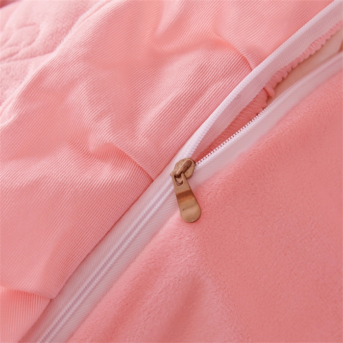 91家纺网 家纺一手货源 找家纺 屹成家纺2025新款水晶绒夹棉绗缝床裙四件套（塞纳河畔）四件套起售价不低于230元 粉玉