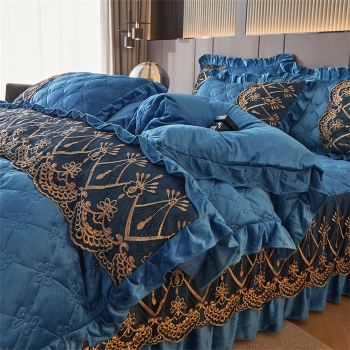 91家纺网 家纺一手货源 找家纺 屹成家纺2025新款水晶绒夹棉绗缝床裙四件套（塞纳河畔）四件套起售价不低于230元 蔚蓝