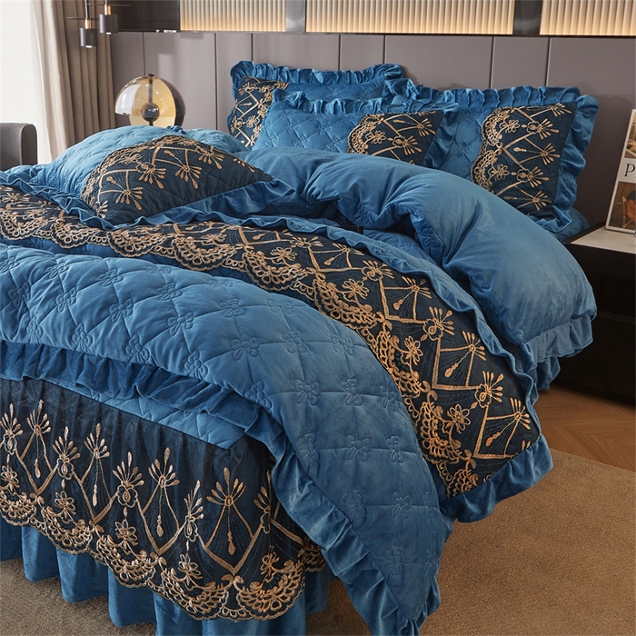 91家纺网 家纺一手货源 找家纺 屹成家纺2025新款水晶绒夹棉绗缝床裙四件套（塞纳河畔）四件套起售价不低于230元 蔚蓝