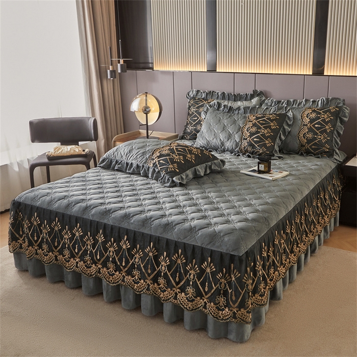 91家纺网 家纺一手货源 找家纺 屹成家纺2025新款水晶绒夹棉绗缝床裙四件套（塞纳河畔）四件套起售价不低于230元 银灰