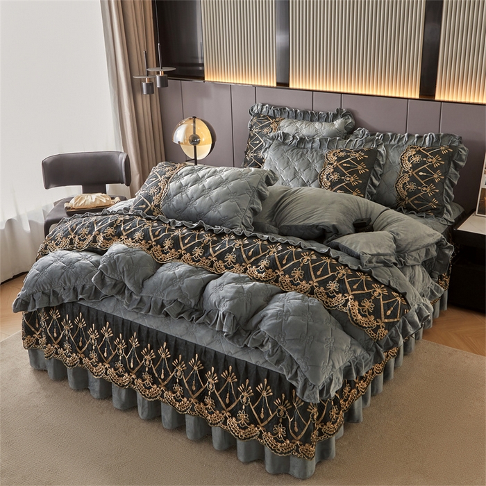 91家纺网 家纺一手货源 找家纺 屹成家纺2025新款水晶绒夹棉绗缝床裙四件套（塞纳河畔）四件套起售价不低于230元 银灰