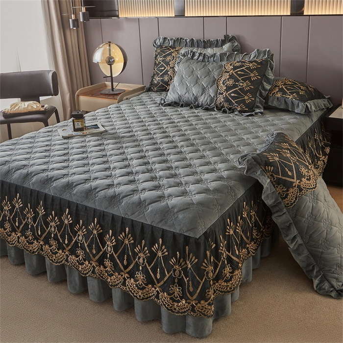 91家纺网 家纺一手货源 找家纺 屹成家纺2025新款水晶绒夹棉绗缝床裙四件套（塞纳河畔）四件套起售价不低于230元 银灰