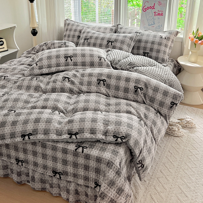 91家纺网 家纺一手货源 找家纺 一比一 2025新款加厚保暖豆豆牛奶绒床盖款四件套蝴蝶结