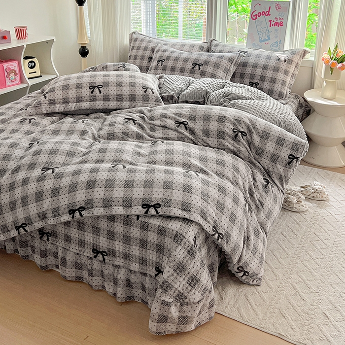 91家纺网 家纺一手货源 找家纺 一比一 2025新款加厚保暖豆豆牛奶绒床盖款四件套蝴蝶结