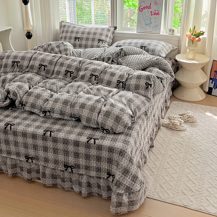 91家纺网 家纺一手货源 找家纺 一比一 2025新款加厚保暖豆豆牛奶绒床盖款四件套蝴蝶结