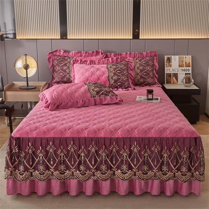 91家纺网 家纺一手货源 找家纺 （总）屹成家纺2025新款水晶绒夹棉绗缝蕾丝床裙三件套（塞纳河畔）床裙单件起售价不低于105元