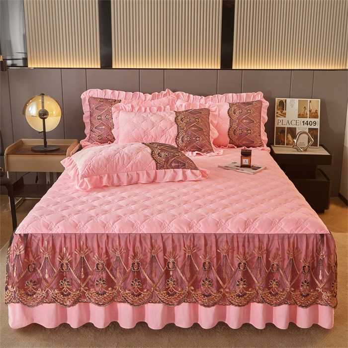 91家纺网 家纺一手货源 找家纺 （总）屹成家纺2025新款水晶绒夹棉绗缝蕾丝床裙三件套（塞纳河畔）床裙单件起售价不低于105元