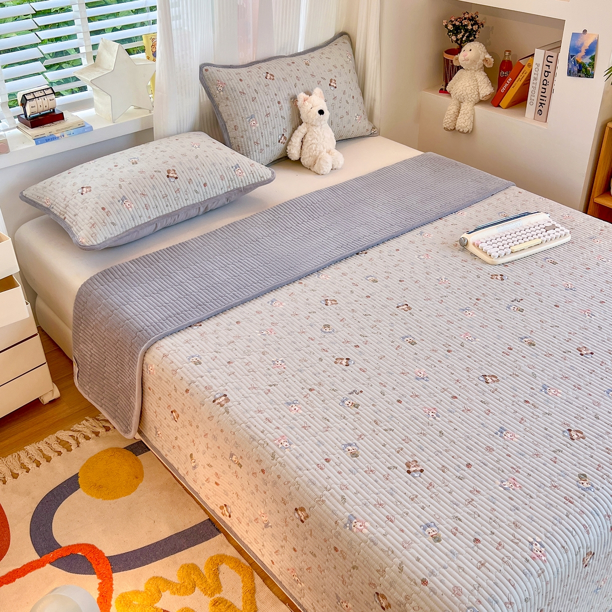 91家纺网 家纺一手货源 找家纺 X猫先生 2025新品棉加绒床盖一面全棉一面牛奶绒床盖炕盖加厚床单床垫四季款系列二 蘑菇小镇(A棉B绒）