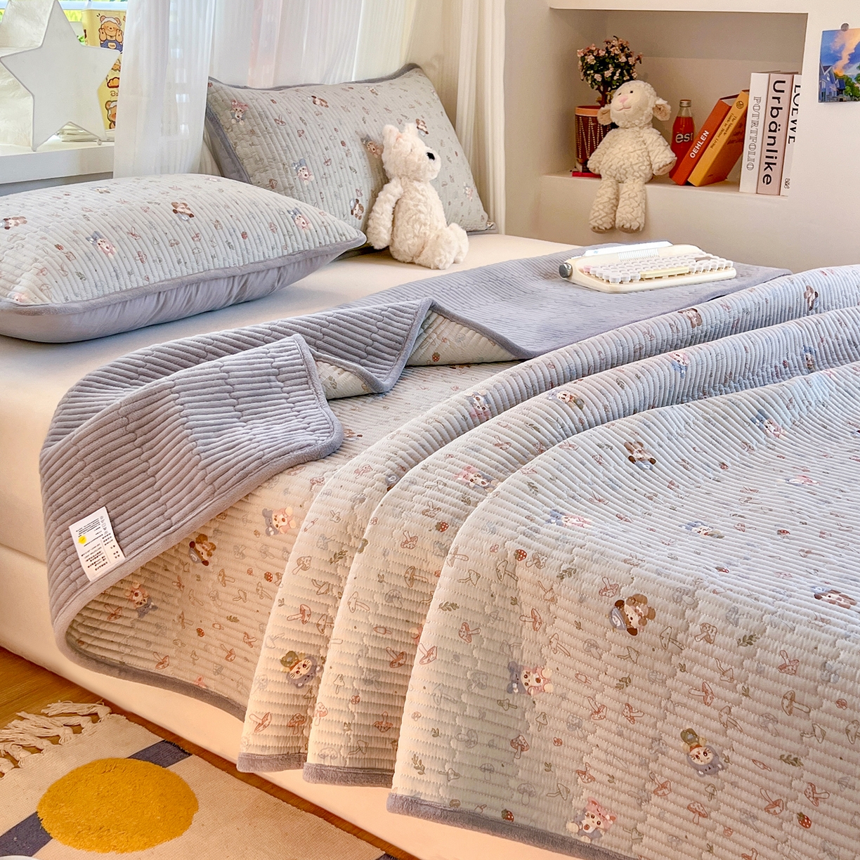 91家纺网 家纺一手货源 找家纺 X猫先生 2025新品棉加绒床盖一面全棉一面牛奶绒床盖炕盖加厚床单床垫四季款系列二 蘑菇小镇(A棉B绒）