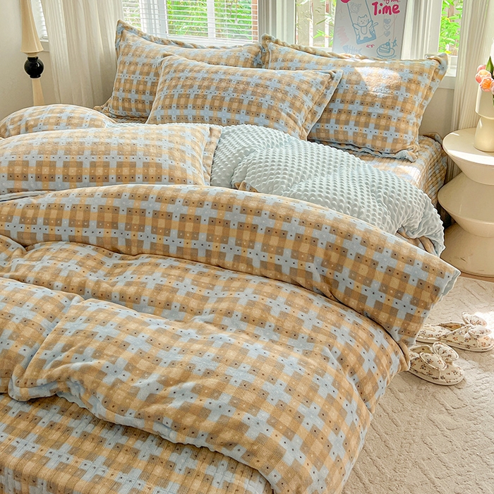 91家纺网 家纺一手货源 找家纺 一比一 2025新款加厚保暖豆豆牛奶绒床盖款四件套简爱