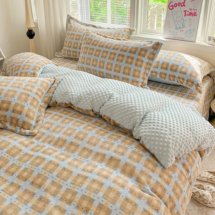 91家纺网 家纺一手货源 找家纺 一比一 2025新款加厚保暖豆豆牛奶绒床盖款四件套简爱