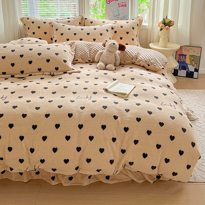 91家纺网 家纺一手货源 找家纺 一比一 2025新款加厚保暖豆豆牛奶绒床盖款四件套咖色小心心