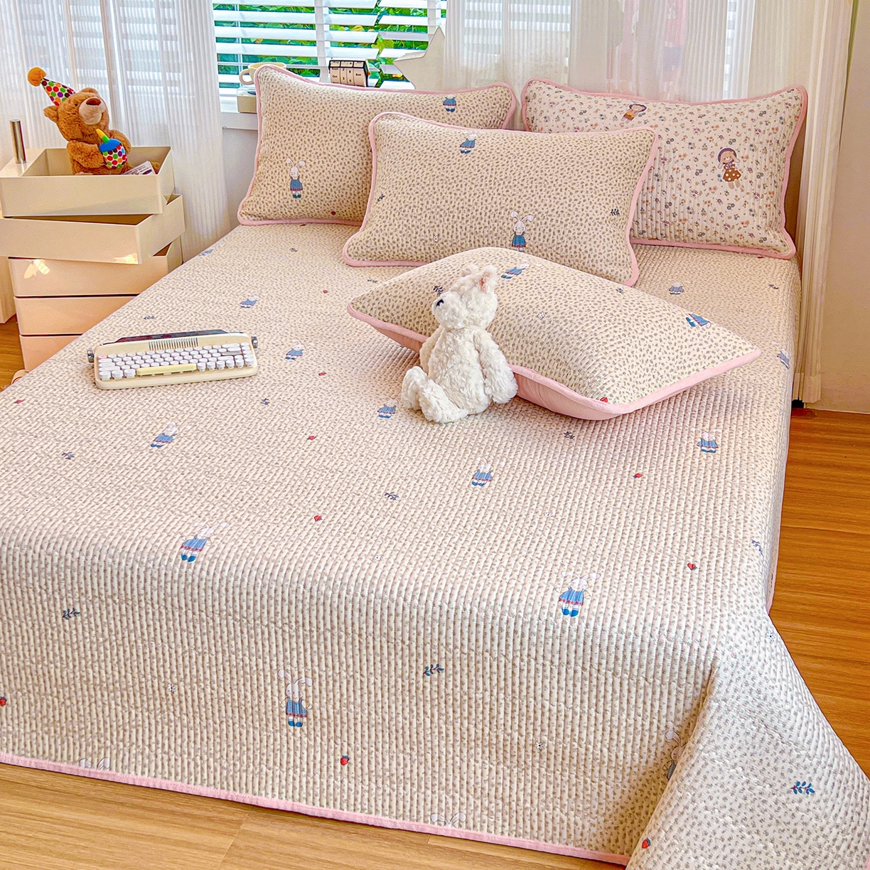 91家纺网 家纺一手货源 找家纺 X猫先生 2025新品棉加绒床盖一面全棉一面牛奶绒床盖炕盖加厚床单床垫四季款系列二 奶呼小兔（A棉B绒）