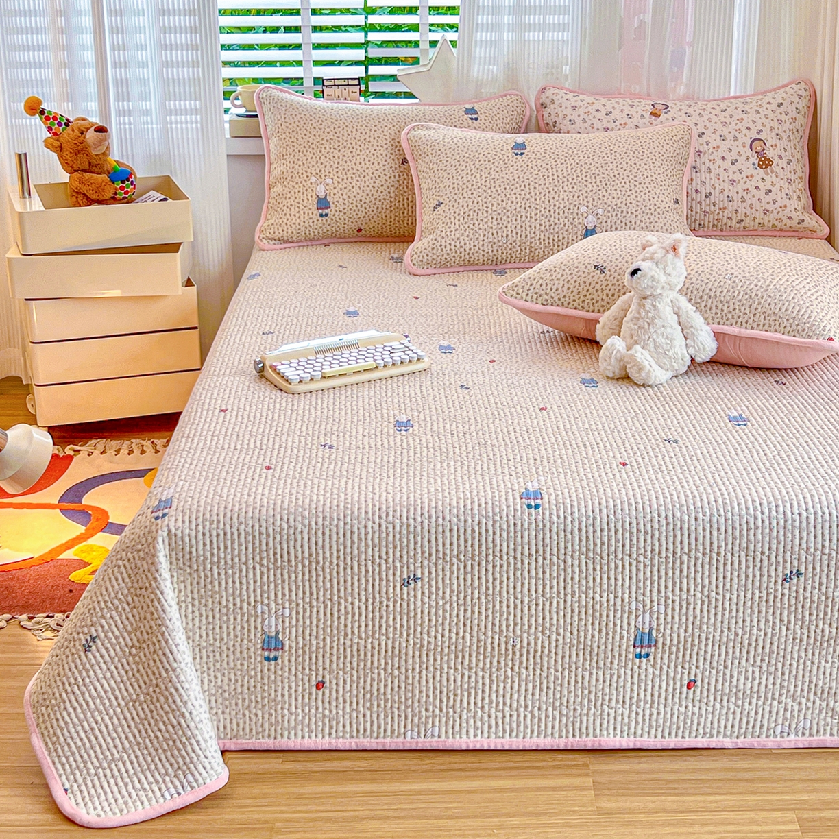 91家纺网 家纺一手货源 找家纺 X猫先生 2025新品棉加绒床盖一面全棉一面牛奶绒床盖炕盖加厚床单床垫四季款系列二 奶呼小兔（A棉B绒）