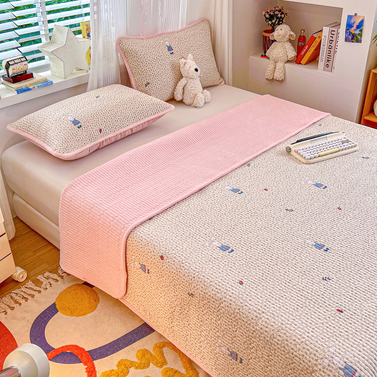 91家纺网 家纺一手货源 找家纺 X猫先生 2025新品棉加绒床盖一面全棉一面牛奶绒床盖炕盖加厚床单床垫四季款系列二 奶呼小兔（A棉B绒）